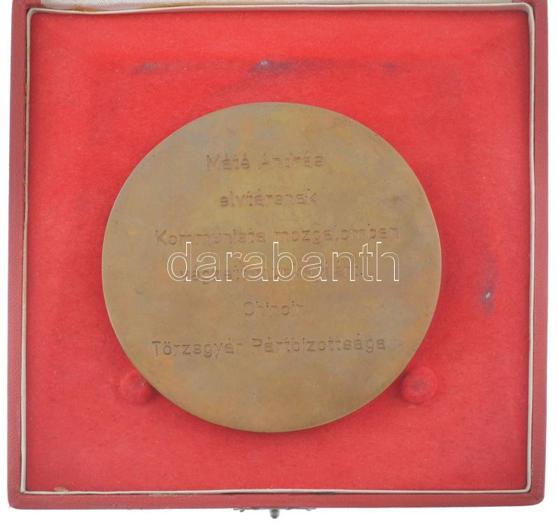 1985. 'Felszabadulásunk 40. évfordulójára' egyoldalas bronz emlékérem, hátoldalon gravírozva, eredeti tokban. Szign.:KO (98mm) T:1 - Image 2