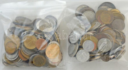 Vegyes, magyar és külföldi érmetétel mintegy ~1kg súlyban T:vegyes Mixed, Hungarian and foreign coin lot (~1kg) C:mixed