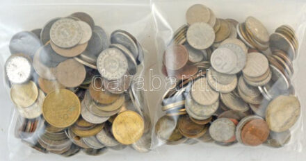 Vegyes, magyar és külföldi érmetétel mintegy ~1kg súlyban T:vegyes Mixed, Hungarian and foreign coin lot (~1kg) C:mixed