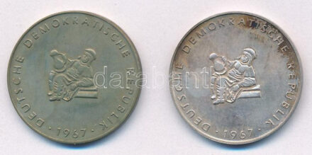 Német Demokratikus Köztársaság 1967. 'Albrechtsburg, Meissen' kétoldalas emlékérem (2x) (26mm) T:1- Gerrman Democratic Republic 1967.'Albrechtsburg zu Meissen' toow sided commemorative medallion (2x) (26mm) C:AU