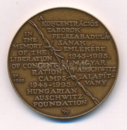 Kiss György (1943-) 1995. 'A koncentrációs táborok felszabadulásának emlékére'kétoldalas bronz emlékérem (42,5mm) T:1-