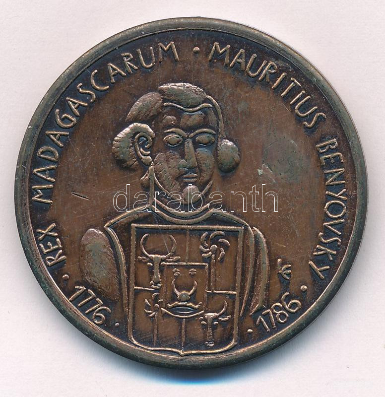 Ligeti Erika (1934-2004) 1986. 'Benyovszky Móric 1776-1786 / MÉE 1986' kétoldalas bronz emlékérem (42,5mm) T:1- patina Adamo BP19