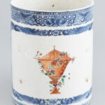 Antik Kínai porcelán korsó, jelzés nélkül, kopott, 1880-90 körül, m: 13,5 cm