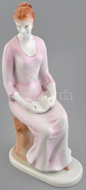 Hollóházi könyvet tartó nő, kézzel festett porcelán, kopásnyomokkal, m:35cm