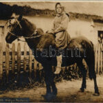 Wolyn Reiterin / folklore from Galicia and Volhynia, woman riding a horse. photo (fl)