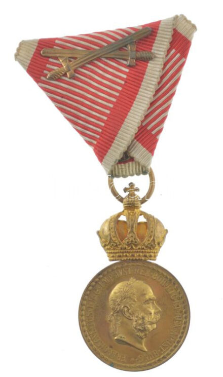 1890. 'Bronz Katonai Érdemérem a katonai érdemkereszt szalagján, kardokkal' aranyozott bronz kitüntetés hadiszalagon T:1- Hungary 1890. 'Bronze Military Merit Medal on a war ribbon with swords (Signum Laudis)' gold plated bronze decoration