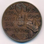 Lantos Györgyi (1953-) 1990. 'MÉE Pápa / Éremgyűjtők 20. Vándorgyűlése' bronz emlékérem (42mm) T:1- - Image 2