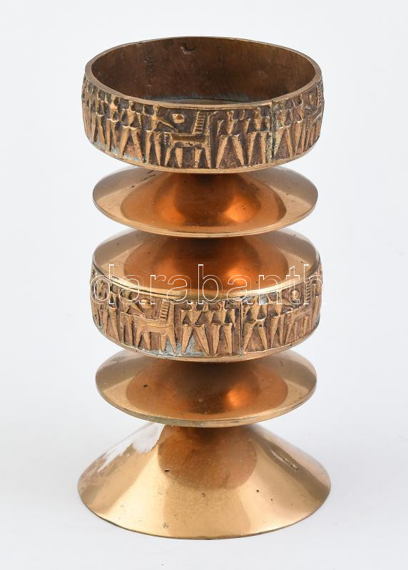 Szabó Gyula (?-): gyertyatartó, bronz, jelzett, kopás nyomokkal, m: 13 cm