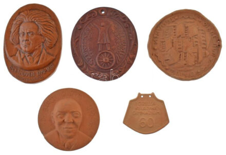 DN 5 darabos egyoldalas kerámia emlékérem tétel, közte 'Beethoven Martonvásár', 'Szentendrei templom', 'Gizella királyné gimnázium', 'Dr. Bárczi Gusztáv' T:1-,2