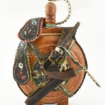 Díszes csikóbőr, fa kulacs, bőr szíjjal. 40 cm - Image 2