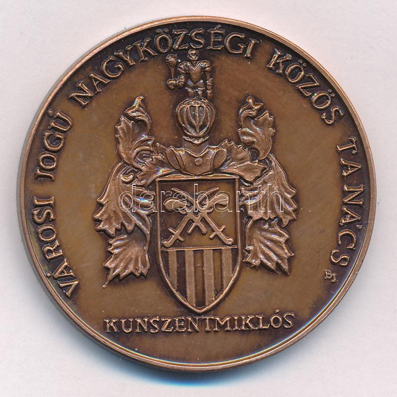 Bognár György (1944-) ~1990-2000. 'Emlékül / Városi Jogú Nagyközségi Közös Tanács - Kunszentmiklós' kétoldalas bronz emlékérem (42,5mm) T:1 - Image 2