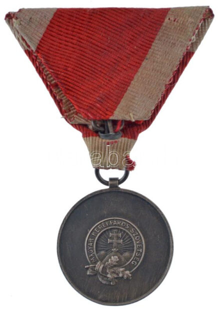 1920. 'Magyar Kerékpáros Szövetség / 1920. IX. 19.' kétoldalas, jelzett Ag kerékpáros díjérem eredeti mellszalagon (~12g/0.800/30mm) T:2 patina