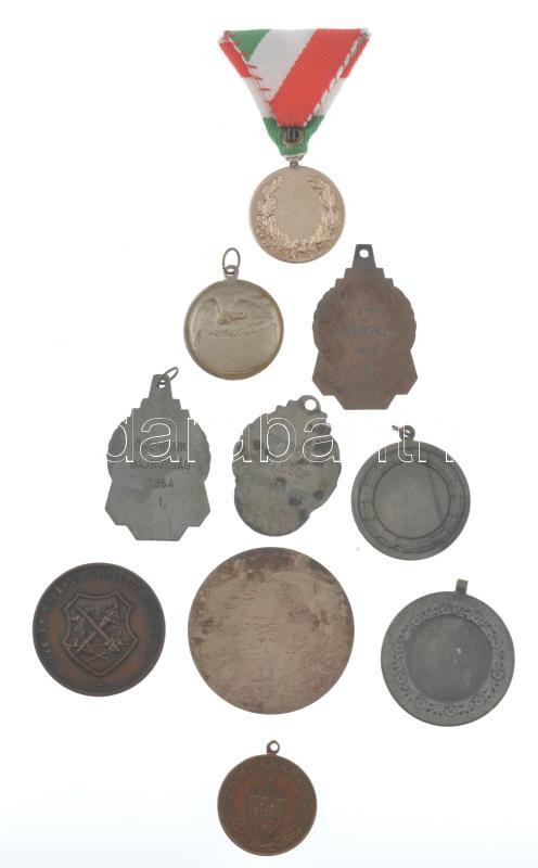 10 darabos sport emlékérem és díjérem tétel, közte 1949. 'Magyar Szabadságharcos Szövetség / Népért - szabadságért - függetlenségért' kétoldalas bronz díjérem (40mm) T:1-,2 - Image 2