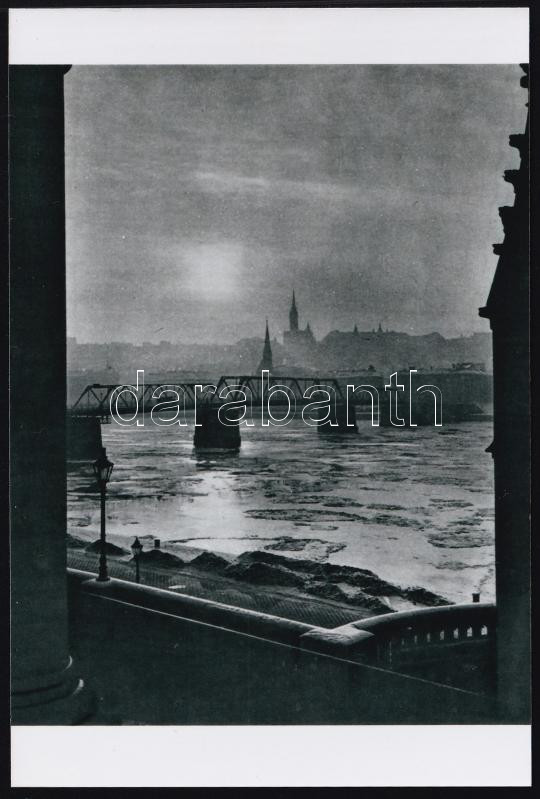 1956 Budapest, robbantás a Kossuth híd lábánál a jégtorlasz miatt, + hozzáadva egy látképet is a hídról, 2 db modern nagyítás a néhai Lapkiadó Vállalat központi fotólaborjának archívumából, 23,7x17,3 cm és 15x10 cm - Image 2