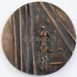 Olvashatatlan jelzéssel: 'Legjavad add a kornak, Dr. Kaszó Elek 1915-1987 emlékverseny' Bronz, kopásokkal, d: 9,5 cm, 442g