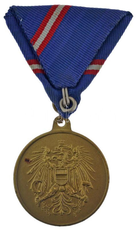 Ausztria 1963. 'Katonai Szolgálati érdemérem / Stets Bereit' bronz kitüntetés mellszalaggal T:2 ph. Austria 1963. 'Military Service Bronze Medal' bronz decoration with ribbon C:XF edge error