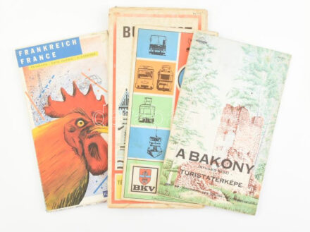 4 db térkép: A Bakony (nyugati rész) turistatérképe; Budapest; A Budapesti Közlekedési Vállalat (BKV) vonalhálózati térképe; Franciaország térképe. Vegyes méretben és állapotban.