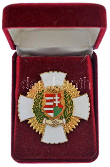 1996. '1956 / Igazolt Magyar Szabadságharcosok Szövetség Emlékcsillag / Helytállásért' aranyozott, zománcozott kitüntetés, '088' sorszámmal dísztokban (48x48mm) T:1