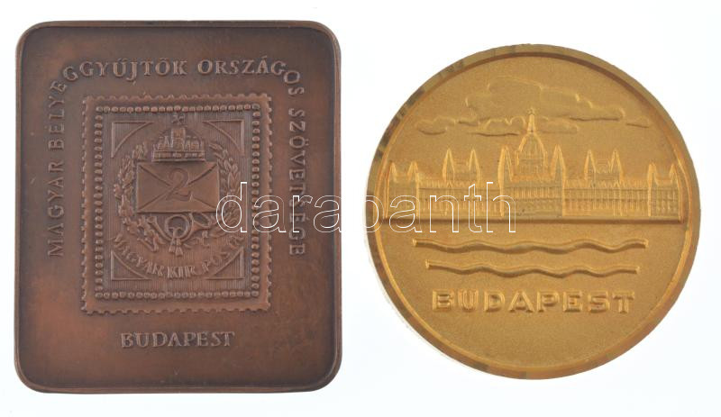 ~1990. 'Magyar Bélyeggyűjtők Országos Szövetsége - Budapest / Bélyegkiállítás' 2kr-os, levélboríték rajzú bélyeget ábrázoló bronz emlékérem, gravírozás nélkül (40,5x46,5mm) + DN 'Budapest / Res Cacib' aranyozott bronz
