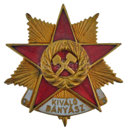 ~1950. 'Kiváló Bányász' aranyozott, zománcozott kitüntetés (~31-33mm) T:1-