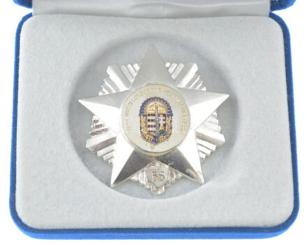 DN '56-os Vitézi Lovagrend Világszövetsége' zománcozott rátétes, ezüstözött kitüntető jelvény tokban (54x54mm) T:1
