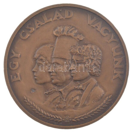 Csorba Katalin (1948-) 1971. 'Kelet-Pesti Vendéglátó Vállalat / Egy család vagyunk' bronz emlékérem (60mm) T:1-