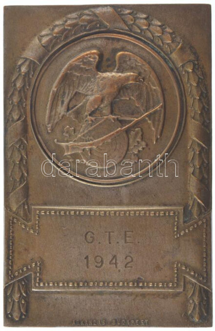 1942. 'G.T.E. 1942' ezüstözött bronz sportlövő díjplakett 'Arkanzas Budapest' gyártói jelzéssel (85x55mm) T:1- patina