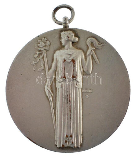 Ispánki József (1906-1992) ~1939. 'Budapest M.Kir. Budapest Székesfőváros Katonai Parancsnokság / Sárkányölő Szent György' ezüstözött bronz sportérem szalag nélkül (51mm) T:2