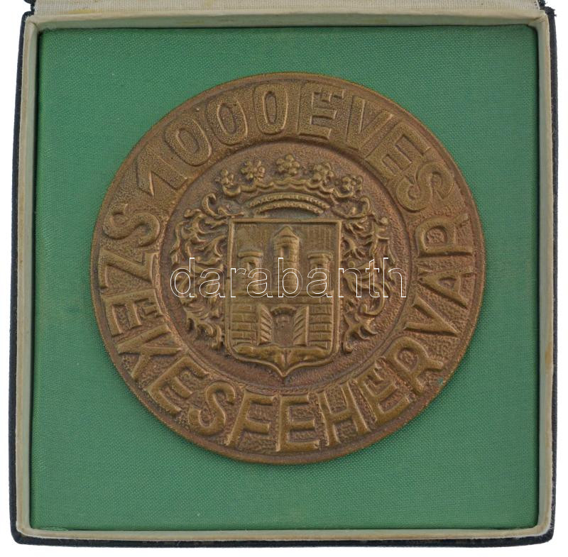 1972. '1000 éves Székesfehérvár' egyoldalas, öntött bronz plakett, nem eredeti tokban (84mm) T:1-