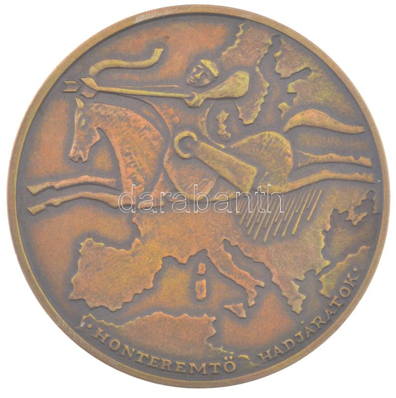 1996. 'A Honfoglalás emlékére / Honteremtő hadjáratok' bronz emlékérem, műanyag tokban (42,5mm) T:1- - Image 2