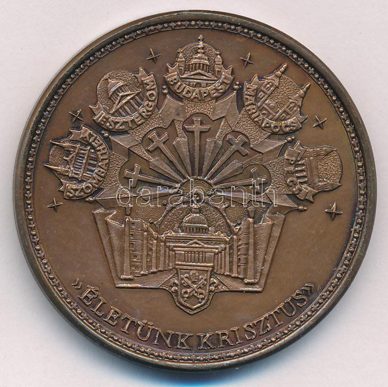Bozó Gyula (1913-2004) 1991. 'II. János Pál pápa látogatása 1991. aug. 16-20. / Életünk Krisztus' bronz emlékérem (42,5mm) T:1 - Image 2