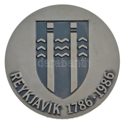 Izland 1986. 'A reykjavíki kereskedés 200 éve' jelzett Ag emlékérem '508/3000' sorszámmal (90g/925/50mm) T:1- Iceland 1986. 'Kaupstađur í 200 Ár / Reykjavík 1786-1986' hallmarked Ag commemorative medallion with '508/3000' serial number