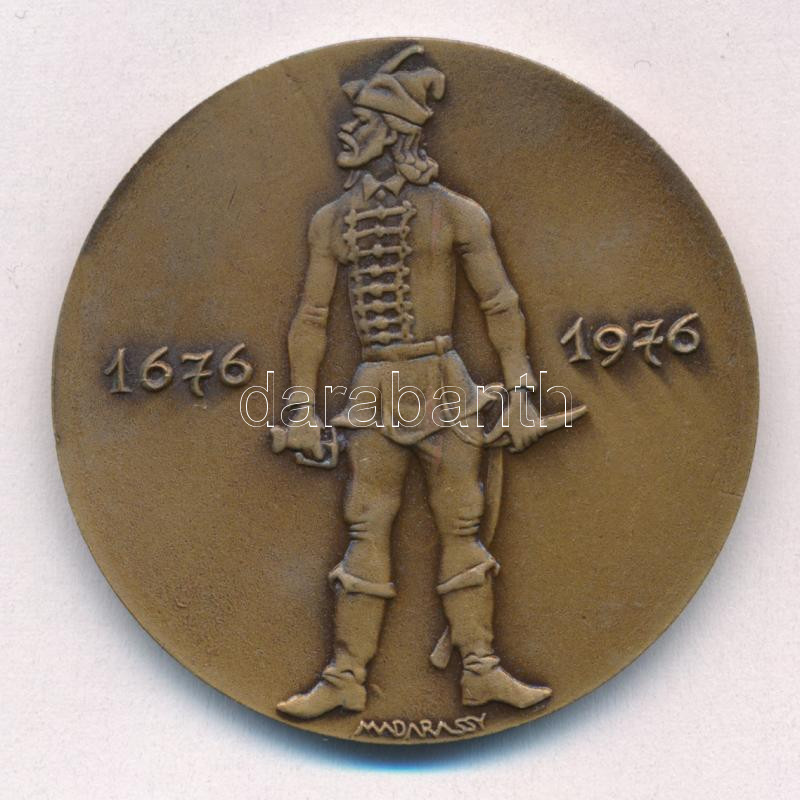 Madarassy Walter (1909-1994) 1976. 'II. Rákóczi Ferenc' kétoldalas bronz emlékérem (42,5mm) T:1- - Image 2
