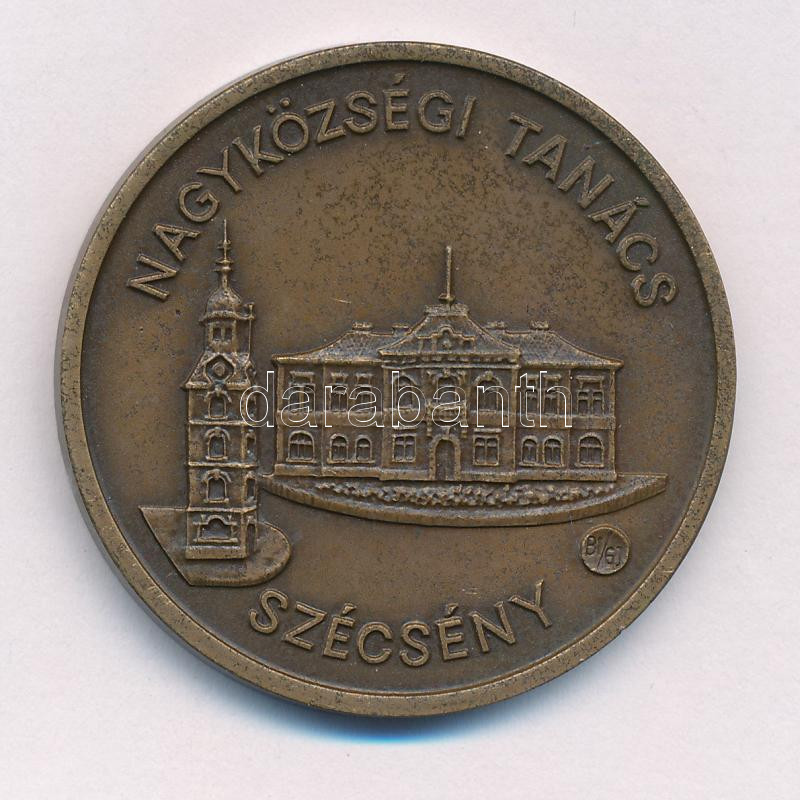 Fritz Mihály (1947-) 1983. 'A Művelődési Központért / Nagyközségi Tanács - Szécsény' kétoldalas bronz emlékérem (42mm) T:1 - Image 2