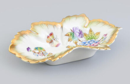Herendi porcelán Viktória mintás leveles tálka, kézzel festett, jelzett, hibátlan, 15×8,5 cm