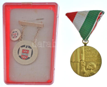 ~1980. 'Budapest - Élen a tanulásban - a sportban' műgyantás tanácsi kitüntetés miniatűrrel, dobozban (28mm) + 1987. 'Pedagógus Szolgálati Emlékérem' aranyozott bronz kitüntetés mellszalagon (36mm) T:1,1- patina