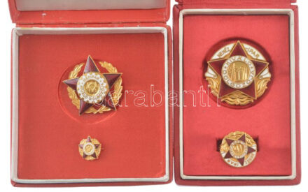 ~1960. 'Nehézipar Kiváló Dolgozója' zománcos jelvény miniatűrrel, tokban + 'Gépipar Kiváló Dolgozója' zománcos jelvény miniatűrrel, eredeti tokban T:1