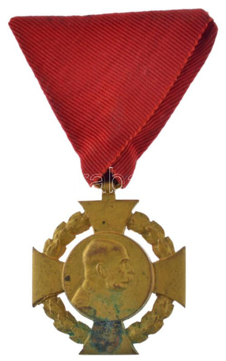 1908. 'Katonai Jubileumi Kereszt' aranyozott bronz kitüntetés, modern vörös mellszalaggal T:2 kissé kopott aranyozás, patina, fo. Hungary 1908. 'Diamond Jubilee Cross for the Armed Forces' gilt bronze decoration with modern red ribbon C:XF