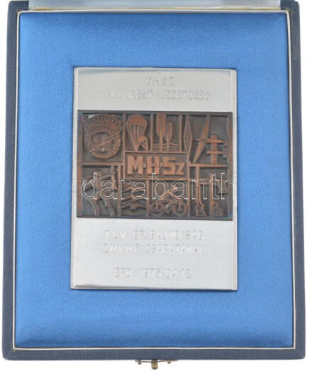 1975. 'M.H.SZ. (Magyar Honvédelmi Szövetség) budapesti vezetőség - TLV. BP. bajnokság ZMKMF. csapatának' bronz-krómozott fém kompozit plakett dísztokban (100x74mm) T:1