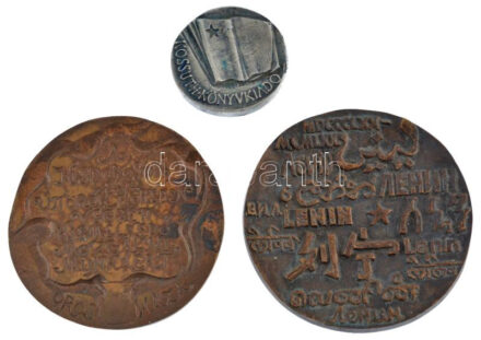 1970. Lenin születésének századik évfordulójára készült emlékérem, rajta Lenin neve tucatnyi különböző nyelven, bronz emlékérem (92mm) + ~1970-1980. 'A Kisdobosok és Úttörők körében végzett kiemelkedő mozgalmi munkáért -