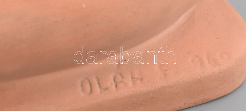 Oláh Sándor (1907-1983): Ülő női akt. Terrakotta, jelzett (Oláh S. 1960), talpán lepattanás, m: 24,5 cm - Image 3