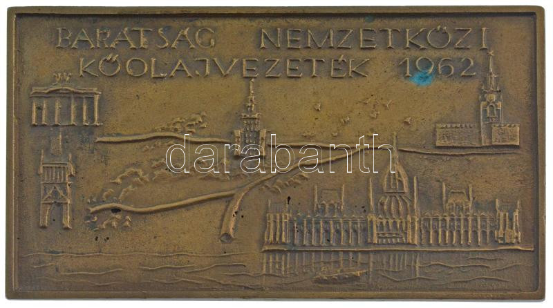 1962. 'Barátság Nemzetközi Kőolajvezeték 1962' kétoldalas bronz plakett (78x136mm) T:1- patina