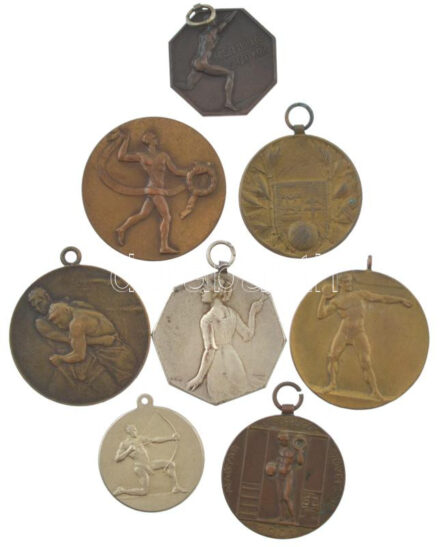 ~1920. 8 darabos sportérem tétel, közte '1923-4 Old boy serleg','Pesti Hírlap Sportkör / 4km futás V' T:1-,2 ph, korrózió