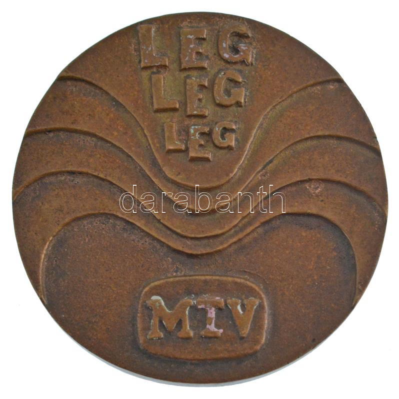 DN 'Leg leg leg MTV' egyoldalas bronz emlékérem (76mm) T:1- patina