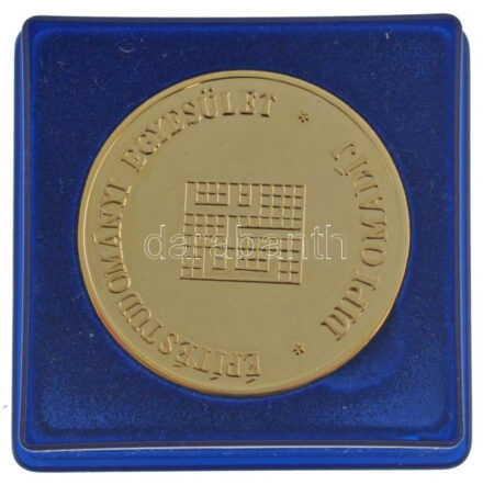 DN 'Építéstudományi Egyesület - Diplomadíj' egyoldalas aranyozott fém emlékérem tokban (42,5mm) T:1 (PP) kis karc