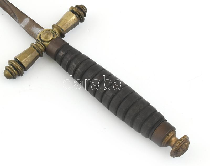 Tőr. Jelzett acélpenge, három élű, bronz szerelékkel, esztergált pácolt patinás fogóval,massziv erős dísztárgy,30 cm pengehossz,rozsdafoltokkal. h: 46 cm - Image 2