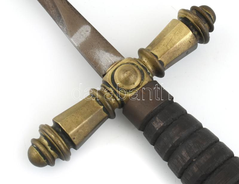 Tőr. Jelzett acélpenge, három élű, bronz szerelékkel, esztergált pácolt patinás fogóval,massziv erős dísztárgy,30 cm pengehossz,rozsdafoltokkal. h: 46 cm - Image 3