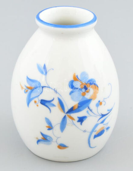Zsolnay magyaros Art Deco váza, Terv: Sinkó András??, jelzett, hibátlan, m: 9,5 cm