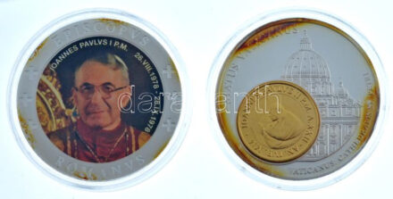 DN 'Európai pénznemek / Vatikán - Szent Péter katedrális' ezüstözött, részben aranyozott fém emlékérem kapszulában (40mm) + 'Vatikán állam / I. János Pál' ezüstözött, multicolor rátétes emlékérem kapszulában T:1- (PP)