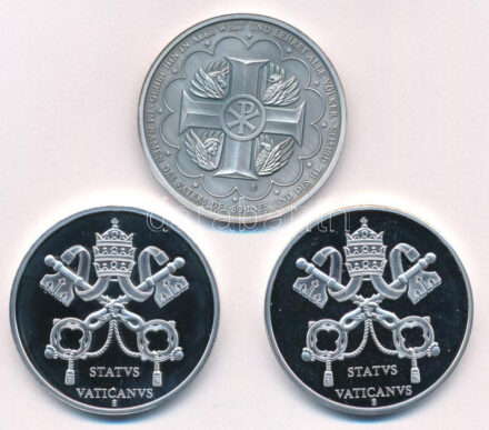 DN 'Vatikán állam / VI. Pál' ezüstözött, multicolor rátétes emlékérem kapszulában (40mm) + 'Vatikán állam / XXIII. János' ezüstözött, multicolor rátétes emlékérem kapszulában (40mm) + 'Krisztus keresztre feszítése / Az Atya,